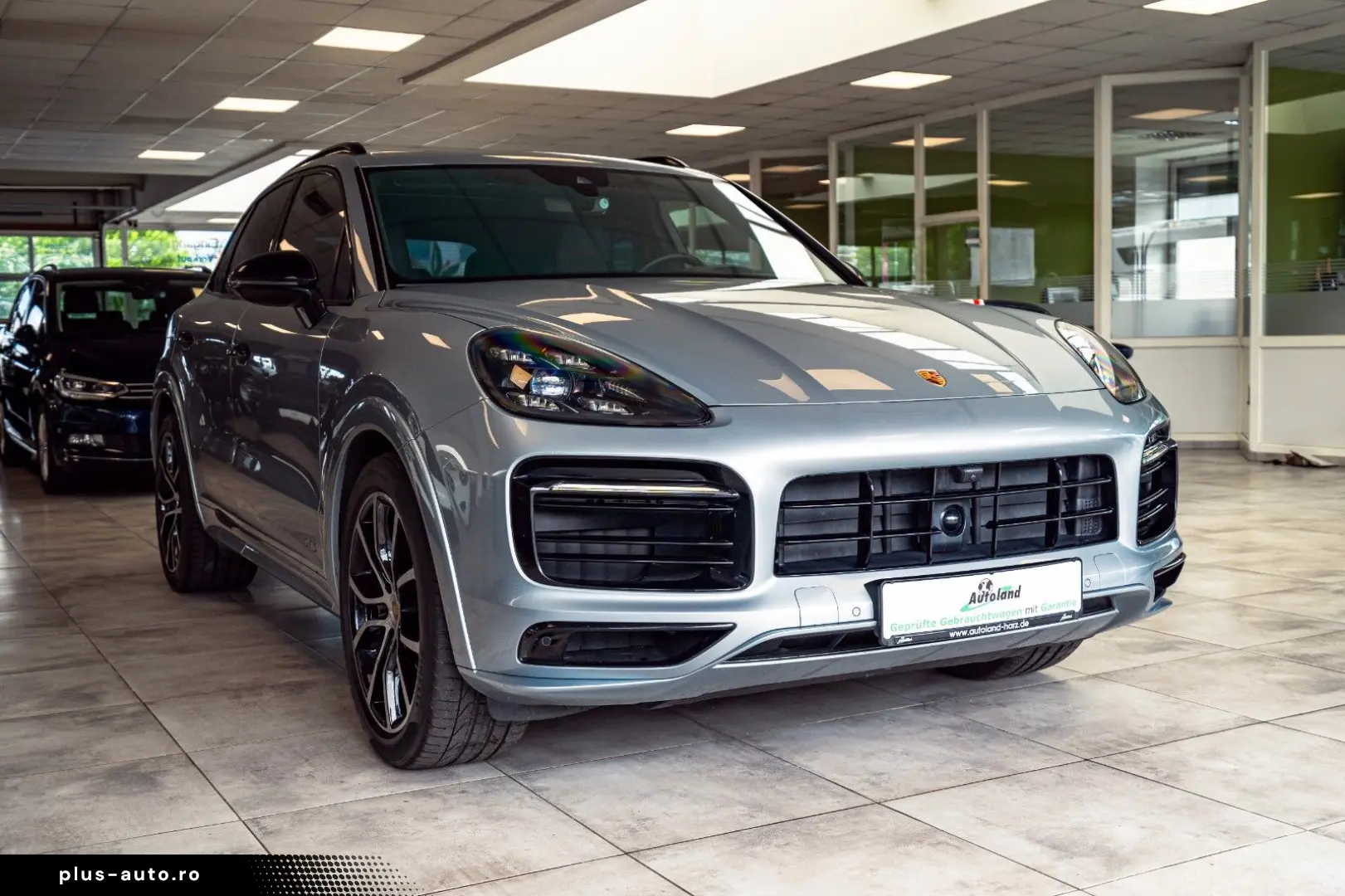 PORSCHE Cayenne GTS HAL Sportdesign Carbon 360  Inno HUD