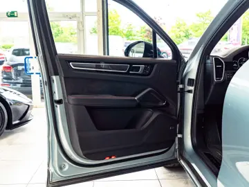 PORSCHE Cayenne GTS HAL Sportdesign Carbon 360  Inno HUD