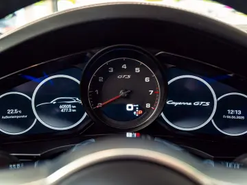 PORSCHE Cayenne GTS HAL Sportdesign Carbon 360  Inno HUD