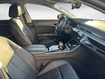 AUDI A8 60 TFSI e quattro