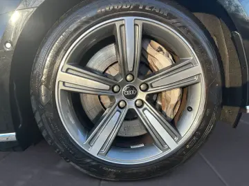 AUDI A8 60 TFSI e quattro