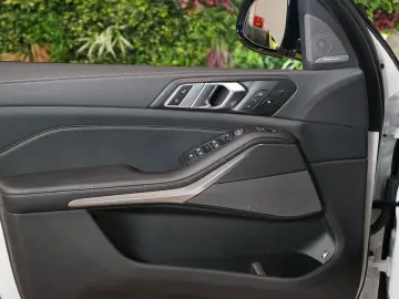 BMW X5 45e xDRIVE H K AIR 51.570€ NETTO