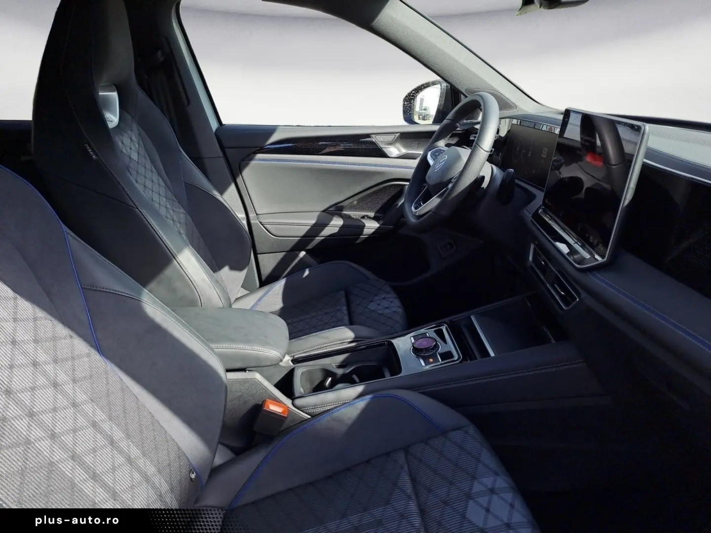 VW Tiguan 2.0 TDI SCR 4MOTION DSG R-Line  AHK MASSA