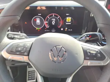 VW Tiguan 2.0 TDI SCR 4MOTION DSG R-Line  AHK MASSA