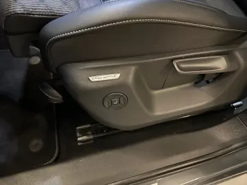 VW Tiguan 2.0 TDI 142 kW 4Motion R-Line 20Zoll HUD