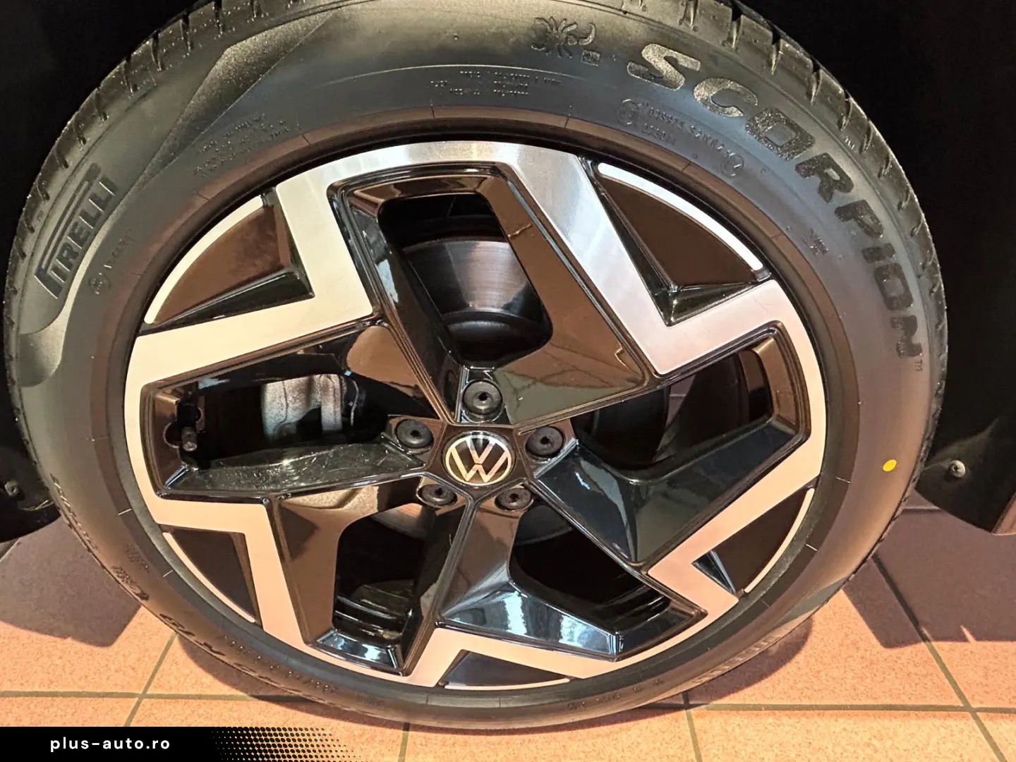 VW Tiguan R-Line 2.0 TDI 4MO STANDHEIZ AHK IQ MATRI