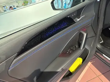 VW Tiguan R-Line 2.0 TDI 4MO STANDHEIZ AHK IQ MATRI