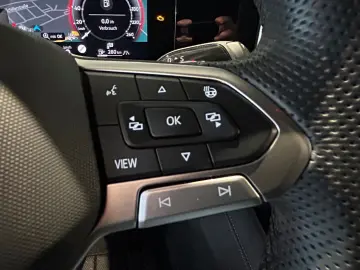 VW Tiguan R-Line 2.0 TDI 4MO STANDHEIZ AHK IQ MATRI