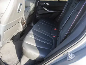 BMW X5 M60i AHK Panorama Navi LED RFK Leder e-Sitze