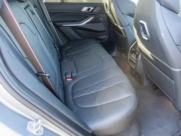 BMW X5 M60i AHK Panorama Navi LED RFK Leder e-Sitze