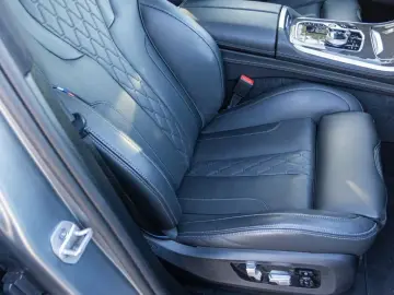 BMW X5 M60i AHK Panorama Navi LED RFK Leder e-Sitze