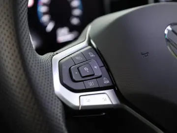 VW Tiguan 2.0 TSI DSG 4M R-Line IQ Pano Nav Key 360