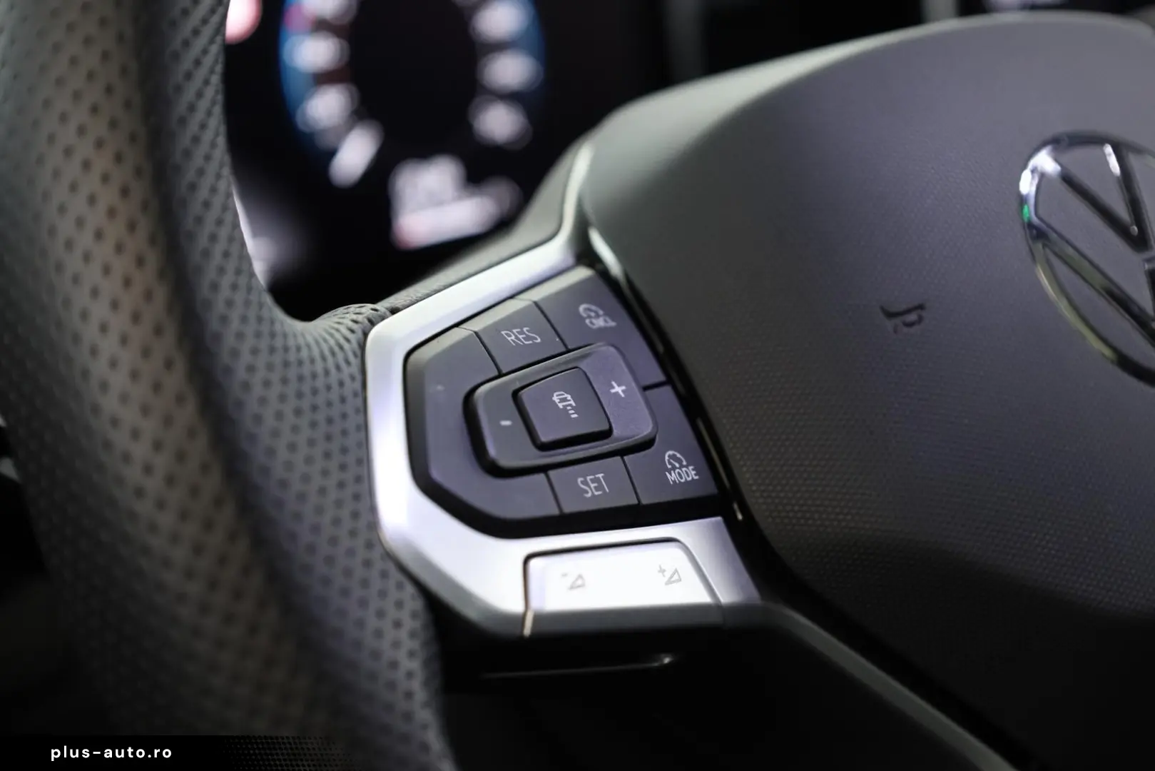 VW Tiguan 2.0 TSI DSG 4M R-Line IQ Pano Nav Key 360