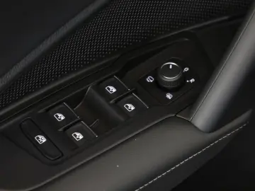 VW Tiguan 2.0 TSI DSG 4M R-Line IQ Pano Nav Key 360