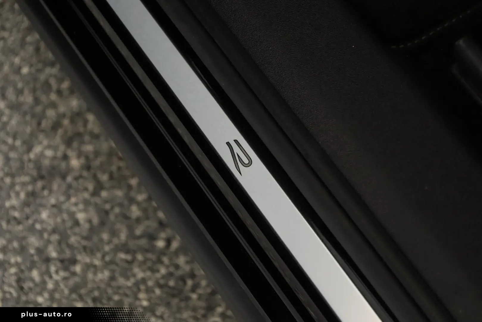 VW Tiguan 2.0 TSI DSG 4M R-Line IQ Pano Nav Key 360