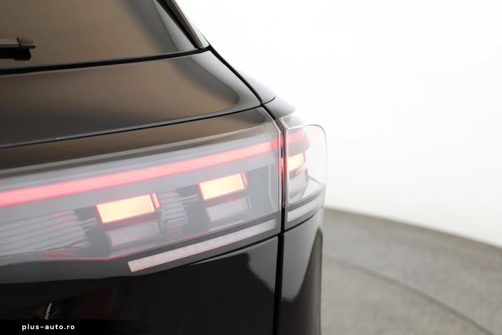 VW Tiguan 2.0 TSI DSG 4M R-Line IQ Pano Nav Key 360