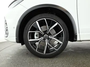 VW Tiguan 2.0 TSI DSG 4M R-Line IQ Pano Nav Key 360