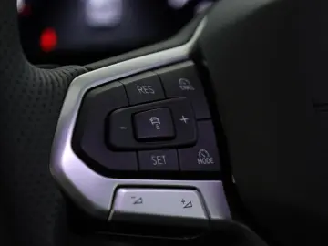 VW Tiguan 2.0 TSI DSG 4M R-Line IQ Pano Nav Key 360