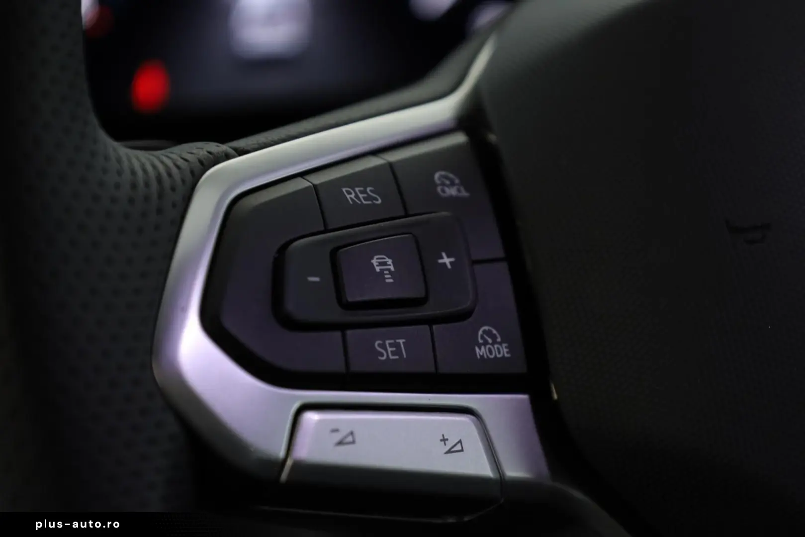 VW Tiguan 2.0 TSI DSG 4M R-Line IQ Pano Nav Key 360