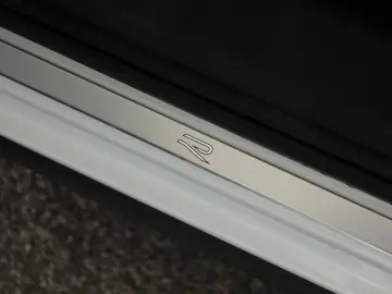 VW Tiguan 2.0 TSI DSG 4M R-Line IQ Pano Nav Key 360