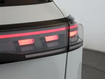 VW Tiguan 2.0 TSI DSG 4M R-Line IQ Pano Nav Key 360