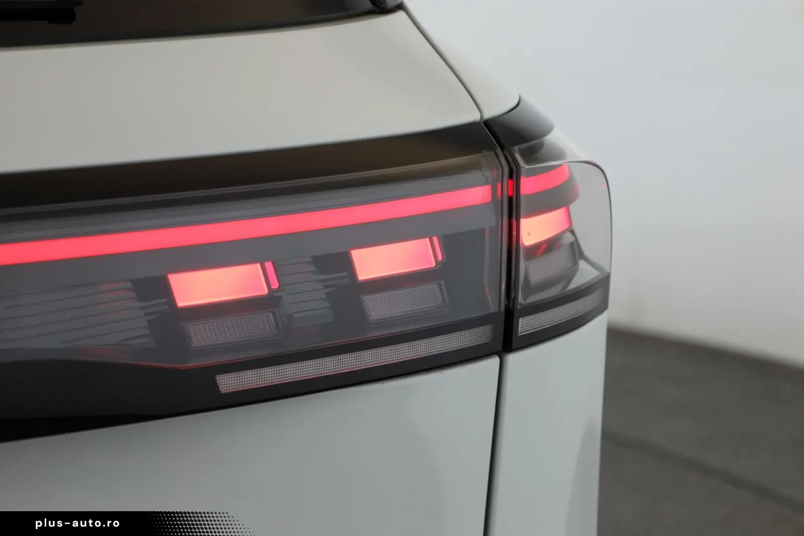 VW Tiguan 2.0 TSI DSG 4M R-Line IQ Pano Nav Key 360