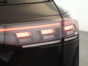 VW Tiguan 2.0 TSI DSG 4M R-Line IQ Pano Nav Key 360