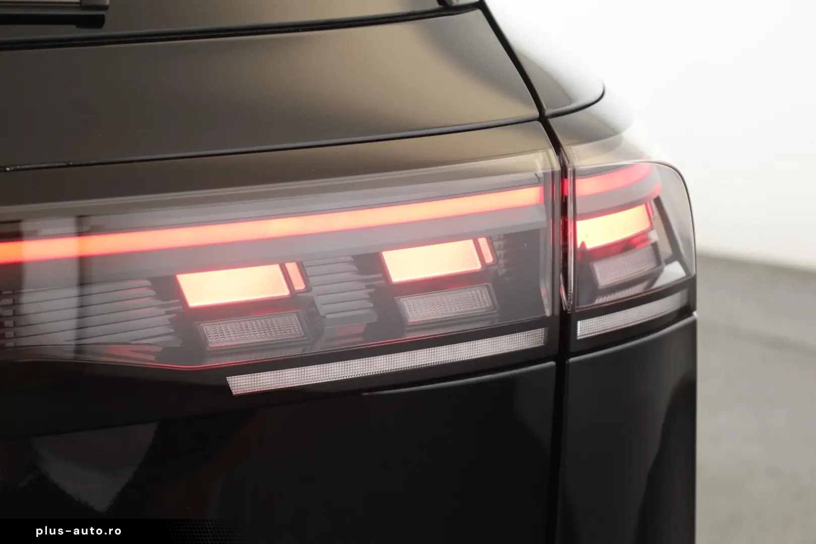 VW Tiguan 2.0 TSI DSG 4M R-Line IQ Pano Nav Key 360