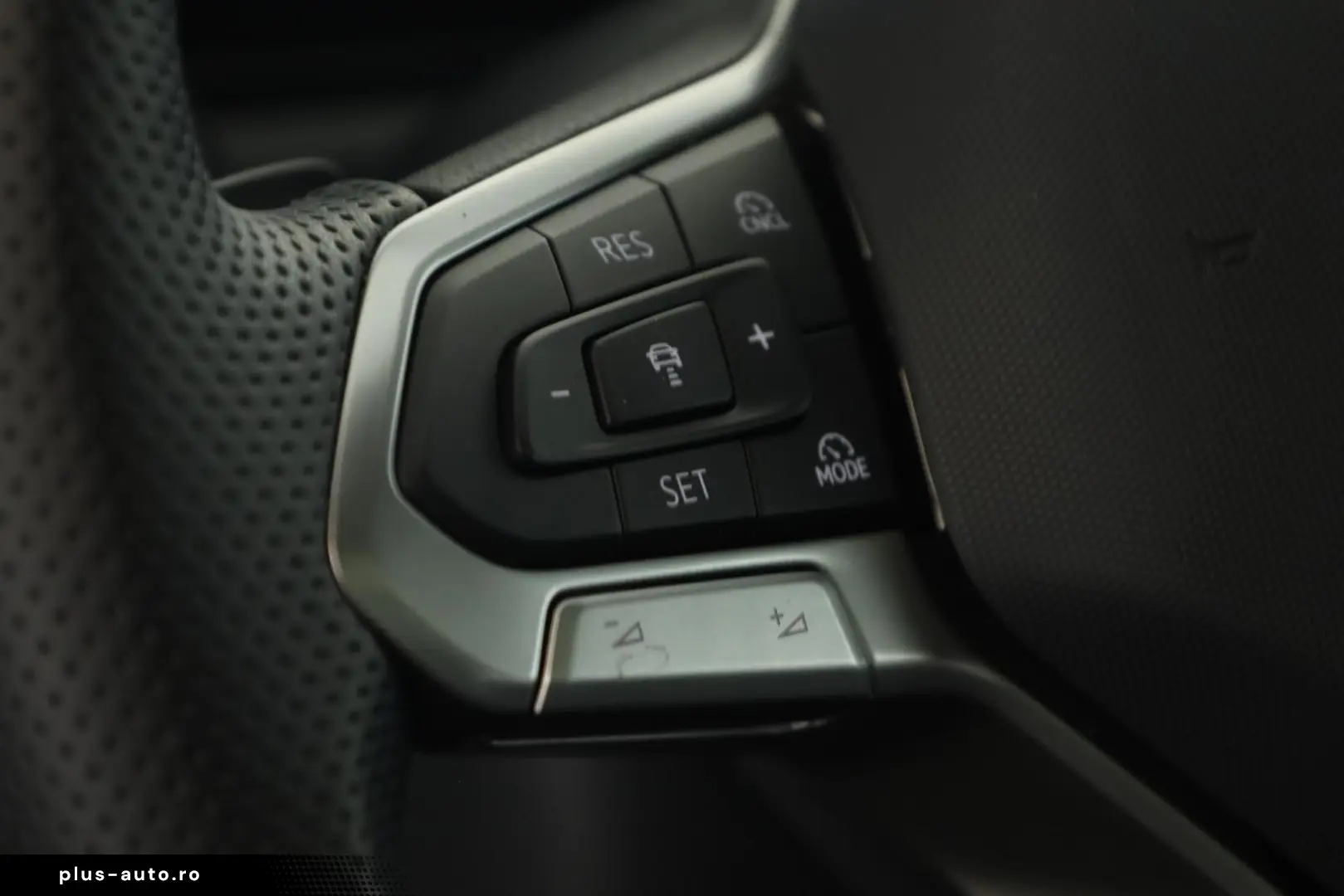 VW Tiguan 2.0 TSI DSG 4M R-Line IQ Pano Nav Key 360