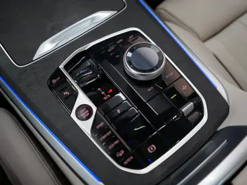 BMW X5 M60 i xDrive EXCLUSIV STHZ AHK PANO ACC MEGA!