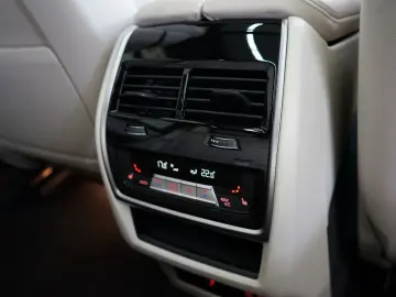 BMW X5 M60 i xDrive EXCLUSIV STHZ AHK PANO ACC MEGA!