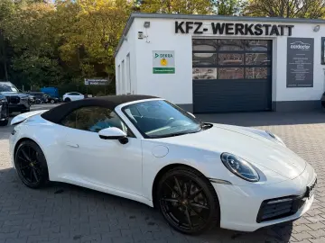 PORSCHE 911 Carrera Cabriolet Aut. 1 Hand Approved 02 28