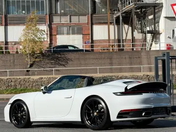 PORSCHE 911 Carrera Cabriolet Aut. 1 Hand Approved 02 28