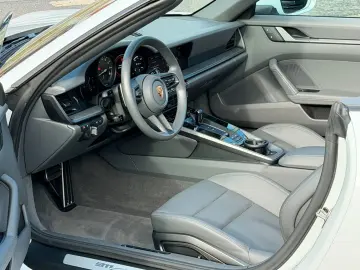 PORSCHE 911 Carrera Cabriolet Aut. 1 Hand Approved 02 28