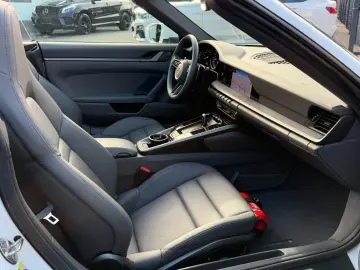 PORSCHE 911 Carrera Cabriolet Aut. 1 Hand Approved 02 28