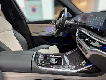 BMW X7 M60i M-Sport Pro Skylounge B&W VOLL!!!