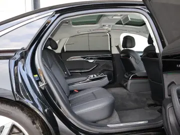 AUDI A8L 60 TFSIe lang DIG.MATRIX NACHT ALLRADLENKUNG