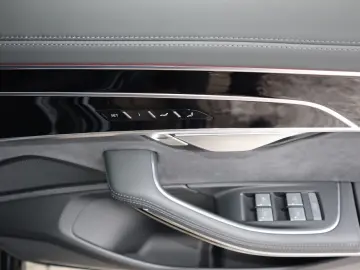 AUDI A8L 60 TFSIe lang DIG.MATRIX NACHT ALLRADLENKUNG