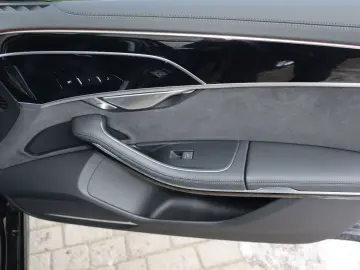 AUDI A8L 60 TFSIe lang DIG.MATRIX NACHT ALLRADLENKUNG