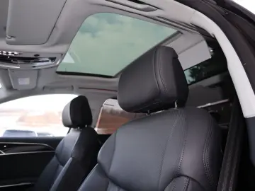 AUDI A8L 60 TFSIe lang DIG.MATRIX NACHT ALLRADLENKUNG