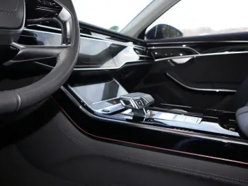 AUDI A8L 60 TFSIe lang DIG.MATRIX NACHT ALLRADLENKUNG