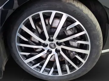 AUDI A8 Lang 60 TFSIe Q NP151 PANO LM20 4xMASSAGE B&O