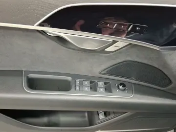 AUDI A8 Lang 60 TFSIe Q NP151 PANO LM20 4xMASSAGE B&O