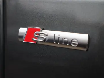 AUDI A8L 60TFSIe lang UNIKAT RUHESITZ VOLL UPE189.125