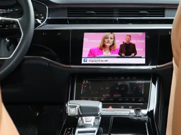 AUDI A8L 60TFSIe lang UNIKAT RUHESITZ VOLL UPE189.125