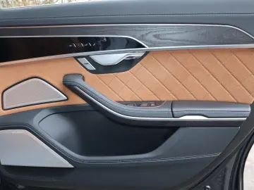 AUDI A8L 60TFSIe lang UNIKAT RUHESITZ VOLL UPE189.125