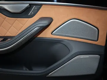 AUDI A8L 60TFSIe lang UNIKAT RUHESITZ VOLL UPE189.125