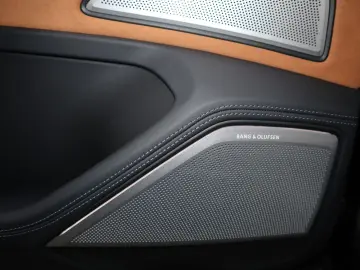 AUDI A8L 60TFSIe lang UNIKAT RUHESITZ VOLL UPE189.125