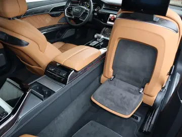 AUDI A8L 60TFSIe lang UNIKAT RUHESITZ VOLL UPE189.125