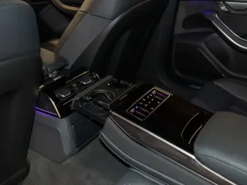 AUDI A8 55 TFSI quattro HeadUp Pano B&O